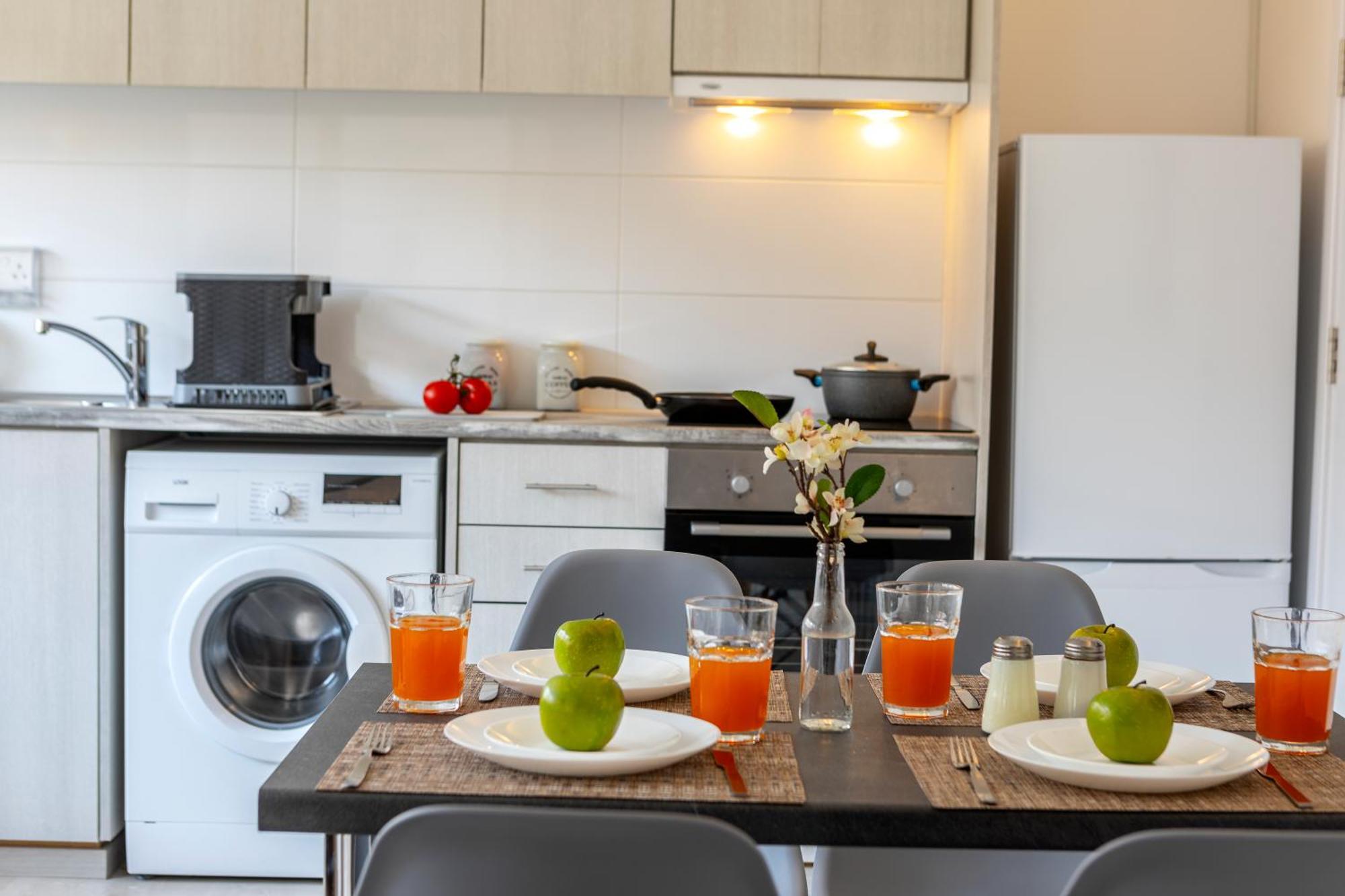 C-Premium Apts 100M From Beach And City Centre Lárnaka Kültér fotó